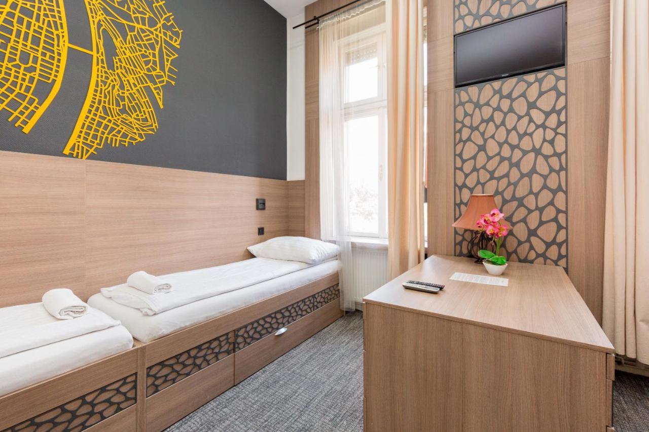 E14 Design Hostel บูดาเปสต์ ภายนอก รูปภาพ